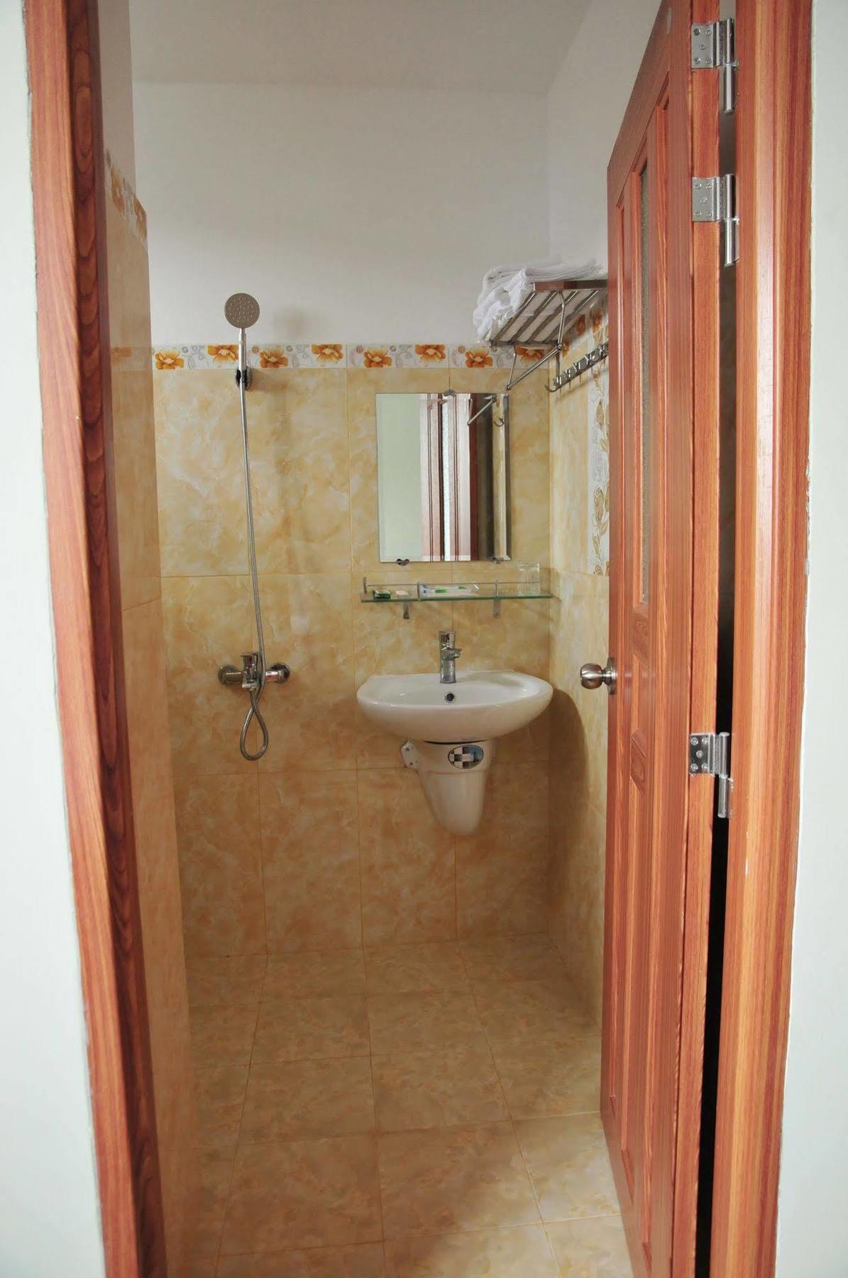 Tung Huong Hotel Duong Dong Exterior foto